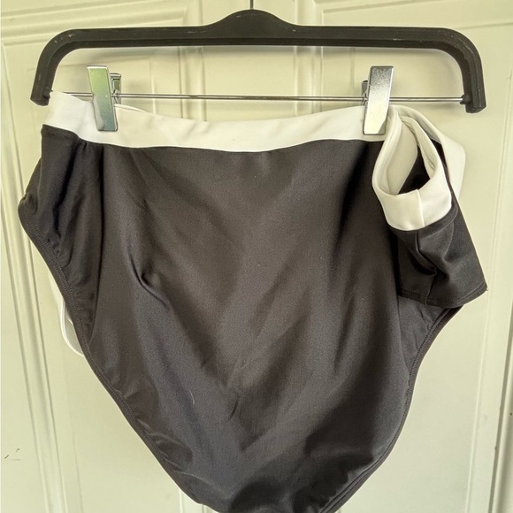 Shade & Shore Monochrome Bikini Set - Picture 3 of 6